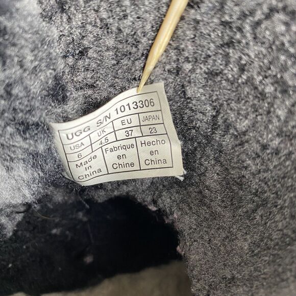 UGG Adria Short Ankle Boots Black Suede Women Size 6 Pre-Owned - Picture 14 of 15